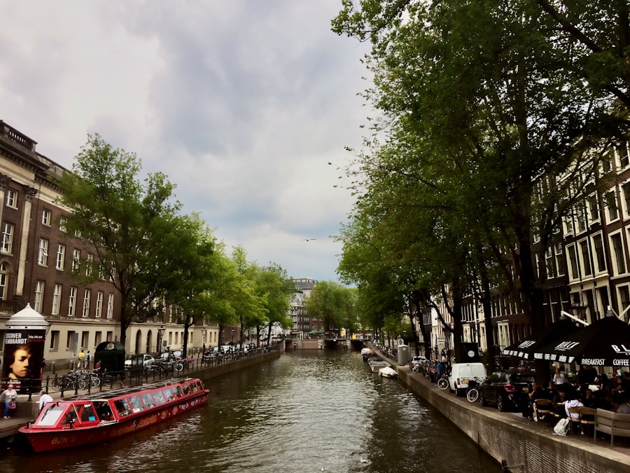 Coffee Shop Tour Amsterdam: 3-Day Guide 2026