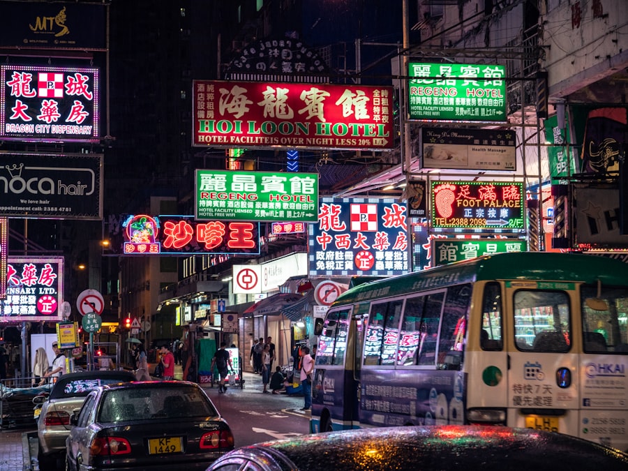 Top 10 Hong Kong Neon Signs Photo Spots